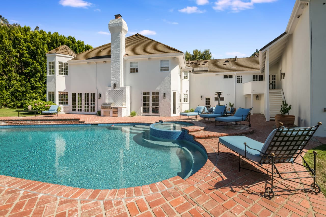 Gated Los Angeles Estate Built by Magic Johnson in 1980s Asks $14.5 Million - Mansion Global
